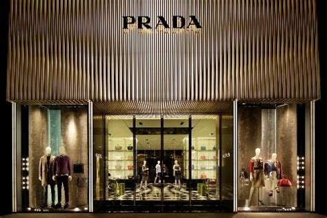 negozio prada ginevra|Prada apre a Ginevra e annuncia il piano di sviluppo sul mercato .